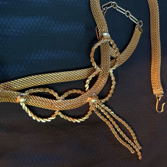 Short Gold Loop Necklace - Picture 4 of 6